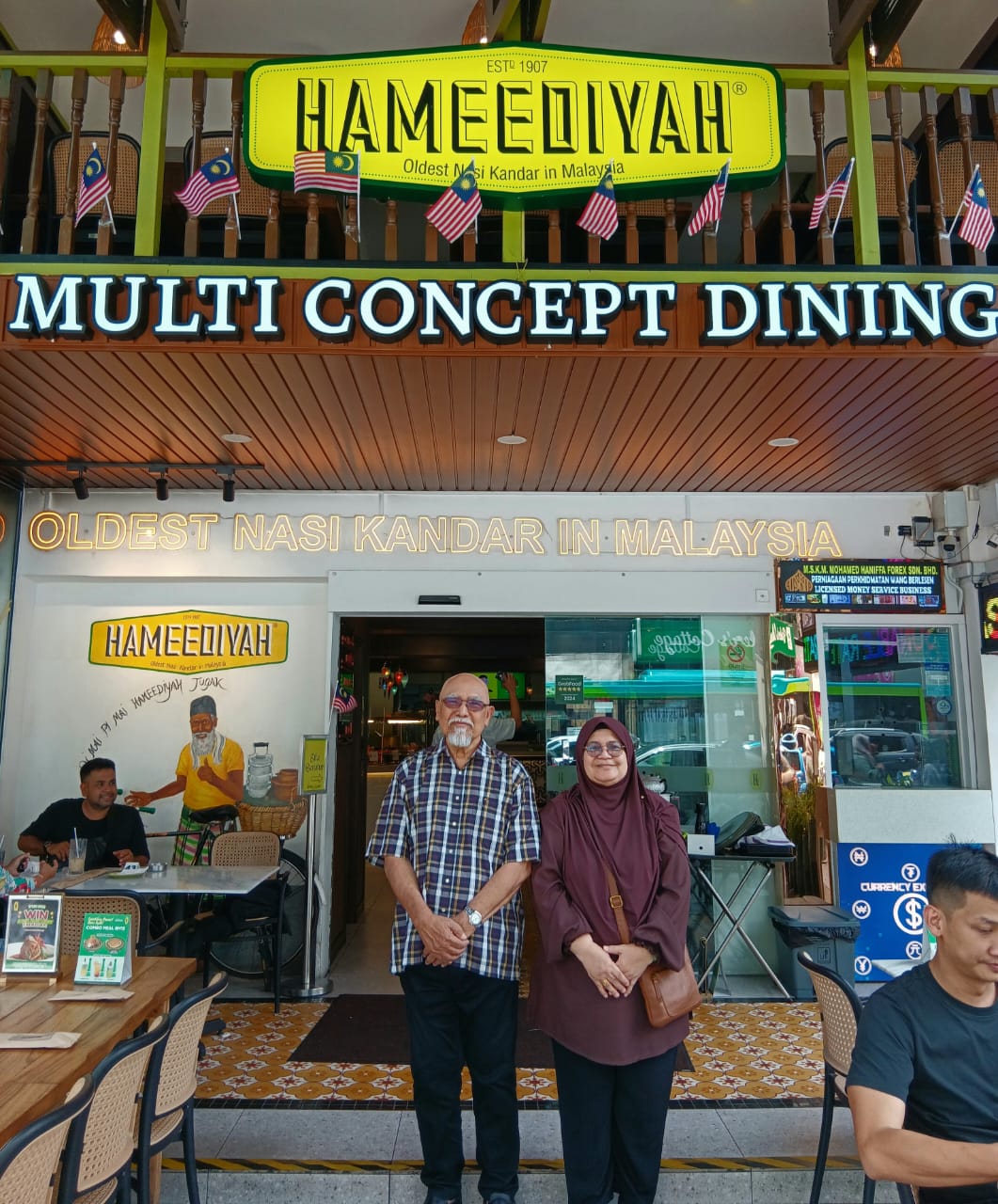 Image from: The largest restaurant in Damascus actually the largest in the world - Damascus Gate Restaurant has outlets in Malaysia