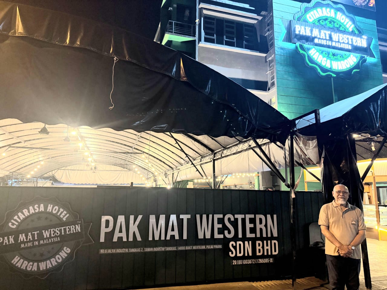 Image from: The cool atmosphere of stall style for Pak Mat Western Made in Malaysia Steakhouse Cafe at Simpang Ampat