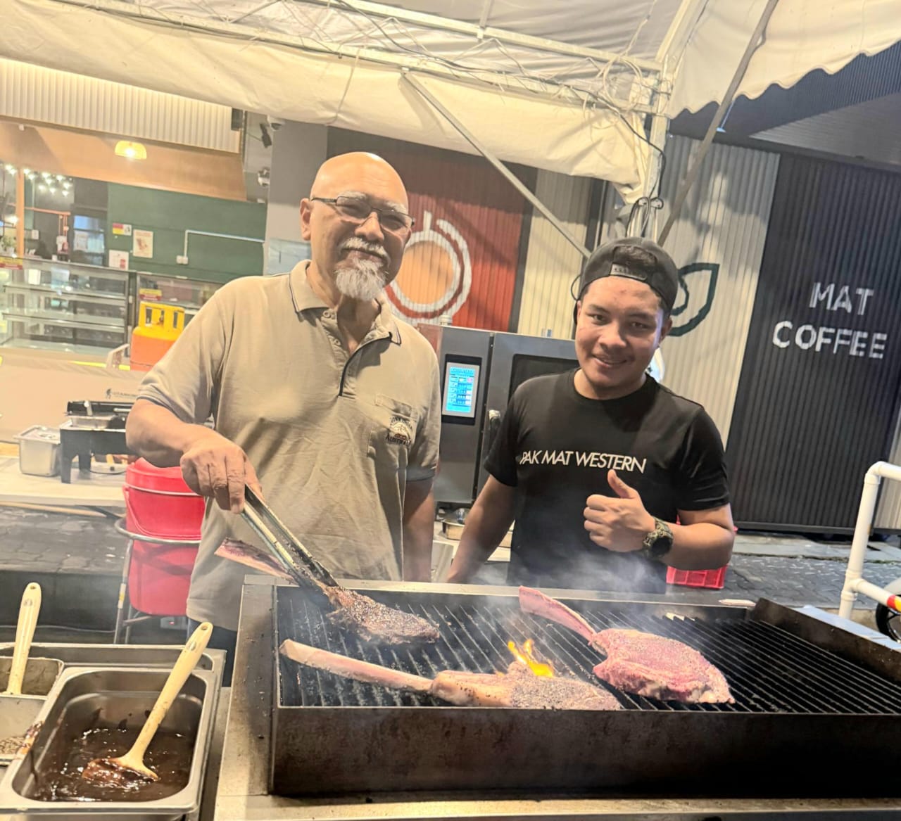 Image from: The cool atmosphere of stall style for Pak Mat Western Made in Malaysia Steakhouse Cafe at Simpang Ampat