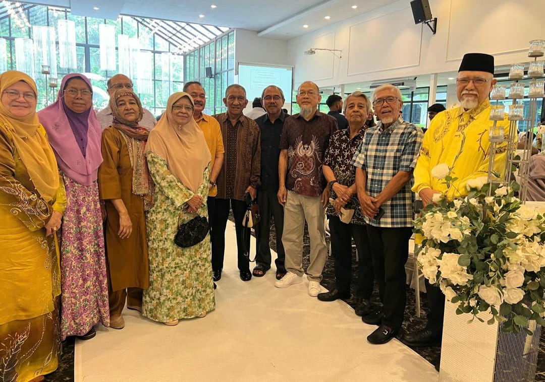 Image from: A traditional Malay wedding reception is a vibrant, blending Islamic practices, and customs with rich cultural heritage