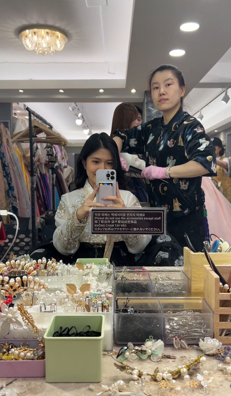 Image from: Hanbok Rental for Only RM15? Enjoy Free Accessories and Complimentary Entrance to Gyeongbokgung Palace! #JomTravel