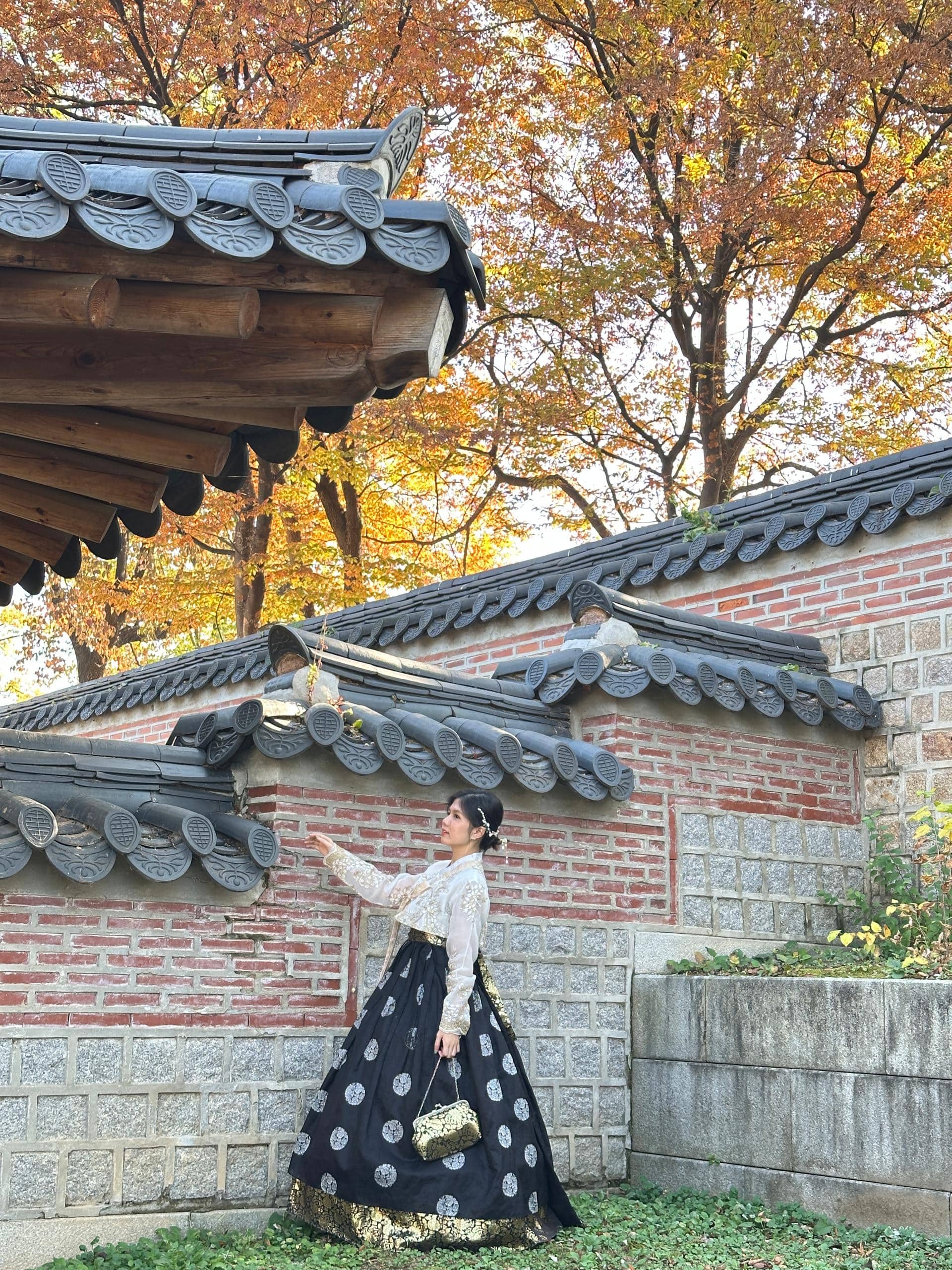 Image from: Hanbok Rental for Only RM15? Enjoy Free Accessories and Complimentary Entrance to Gyeongbokgung Palace! #JomTravel