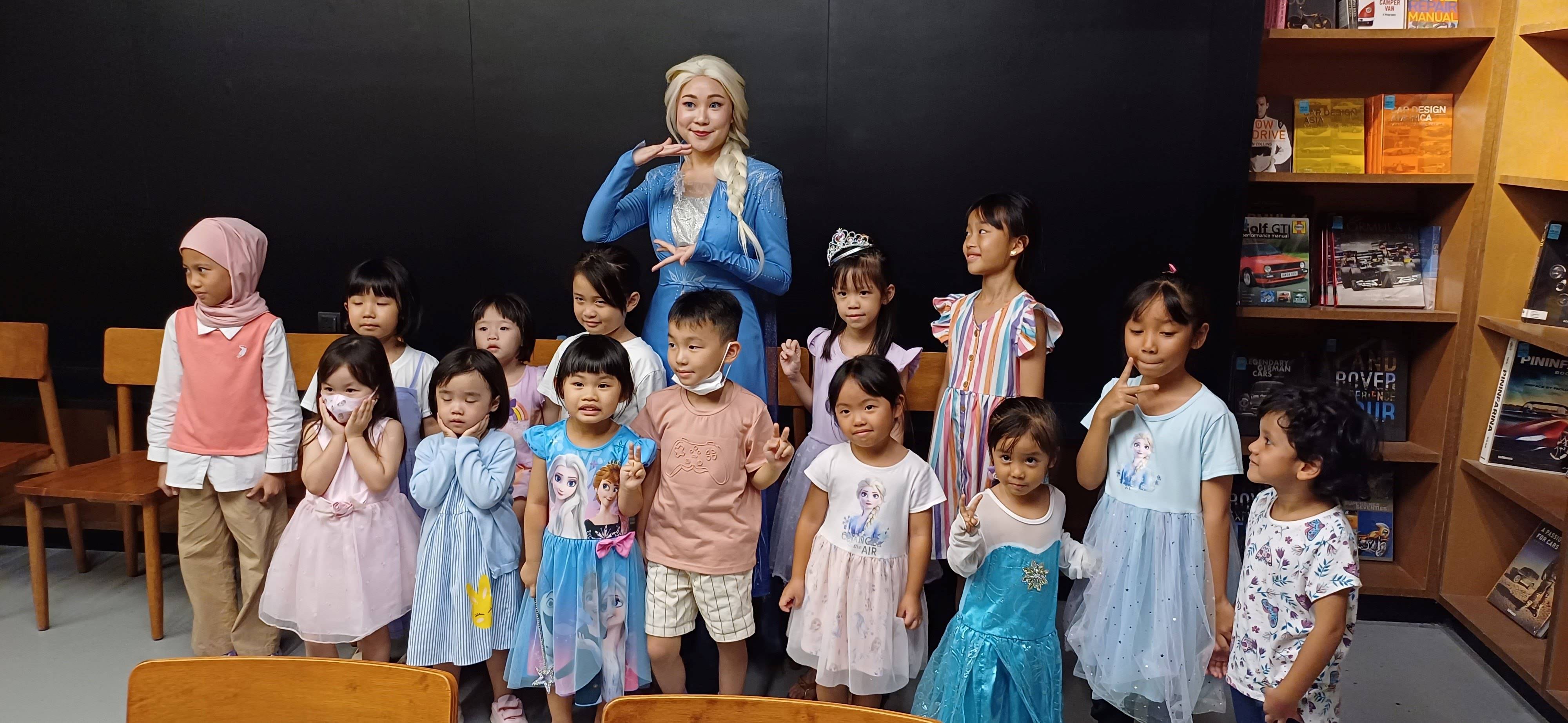 Image from: Enchanted Memories: A Frozen Adventure with Elsa at BookXcess, Sunsuria Forum #Family