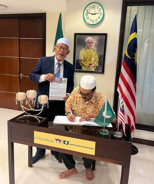 Image from: "Only PAS can Still Defend the Rights of Malays" - Claims Zahid's Brother while Joining PAS  