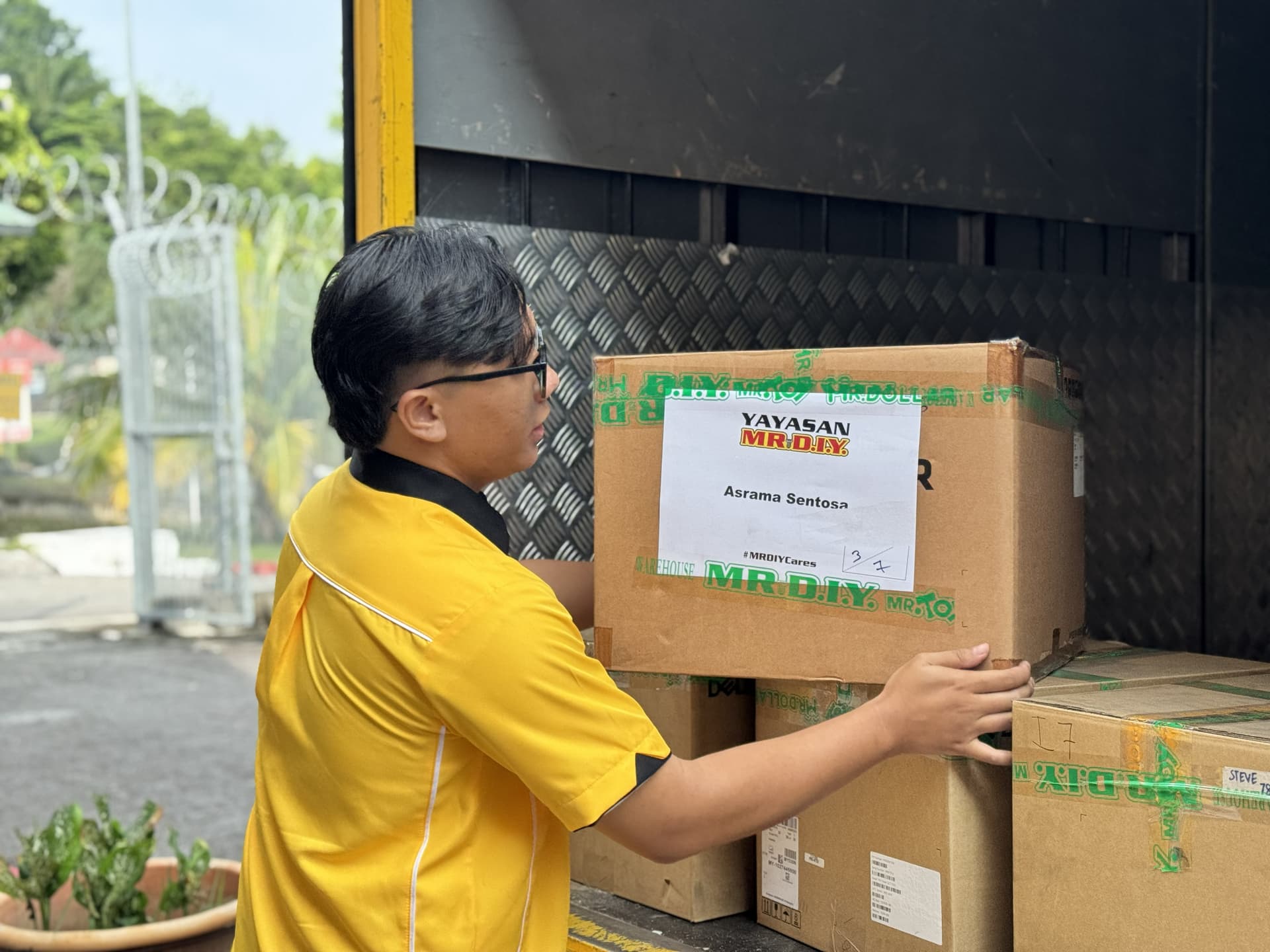 Image from: Yayasan MR D.I.Y. Repurposes Technology for Learning
