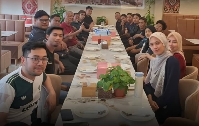 Image from: #CNY2026 | This Banting Bumiputera workshop closes early on CNY Eve to throw a festive feast for its sole Chinese employee