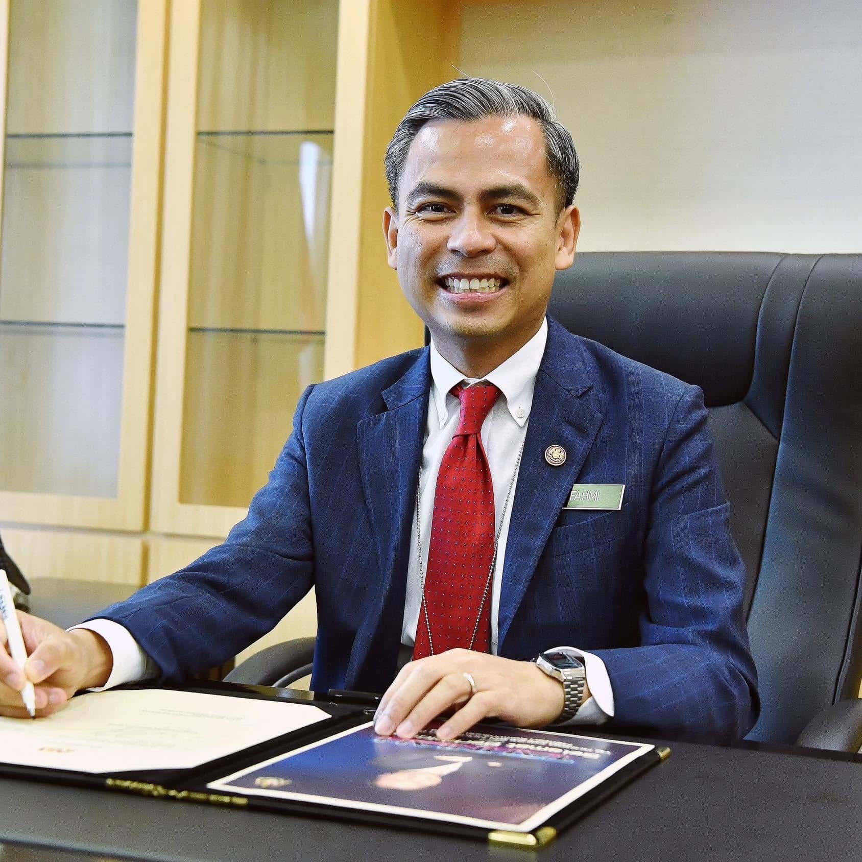 Image from: #EiTahuTak | Wait, KJ was a TV host BEFORE joining politics?! 4 Malaysian celebrities who won elections to become MPs/ADUNs