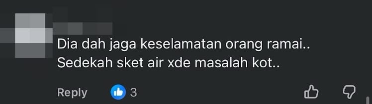 Image from: Malaysian Man Slams Foreign Worker for Filling Water Bottles at Shah Alam Mosque, Netizens Rally Against Him Instead
