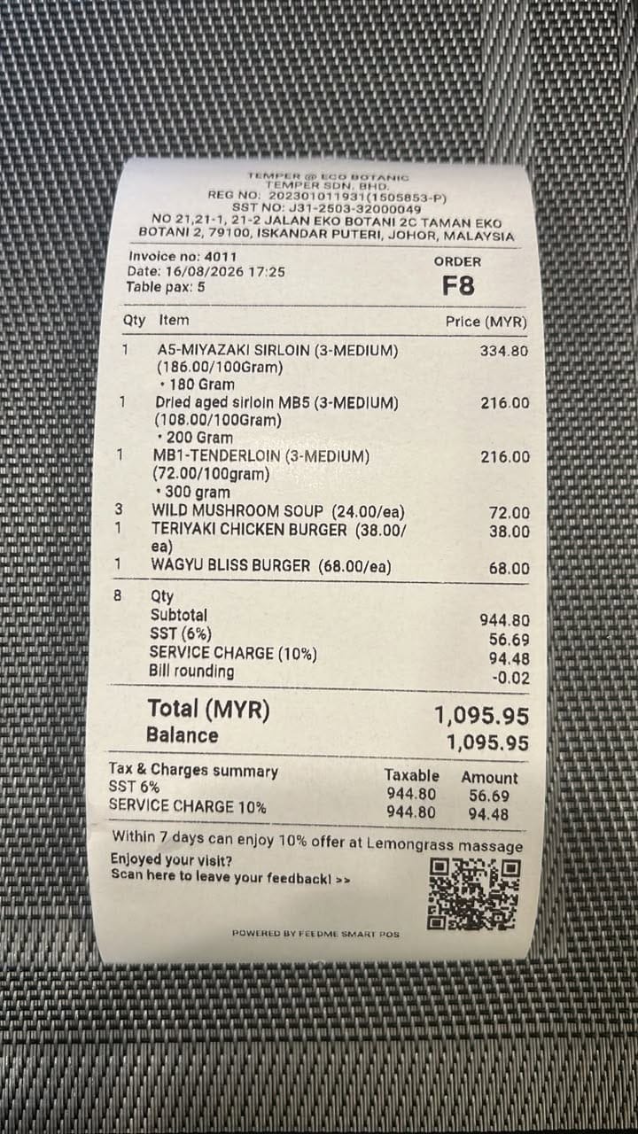 Image from: JB Eatery Seeking Patrons Who Left without Settling RM1,095.95 Bill, M'sians Believe They've Fled Back to China