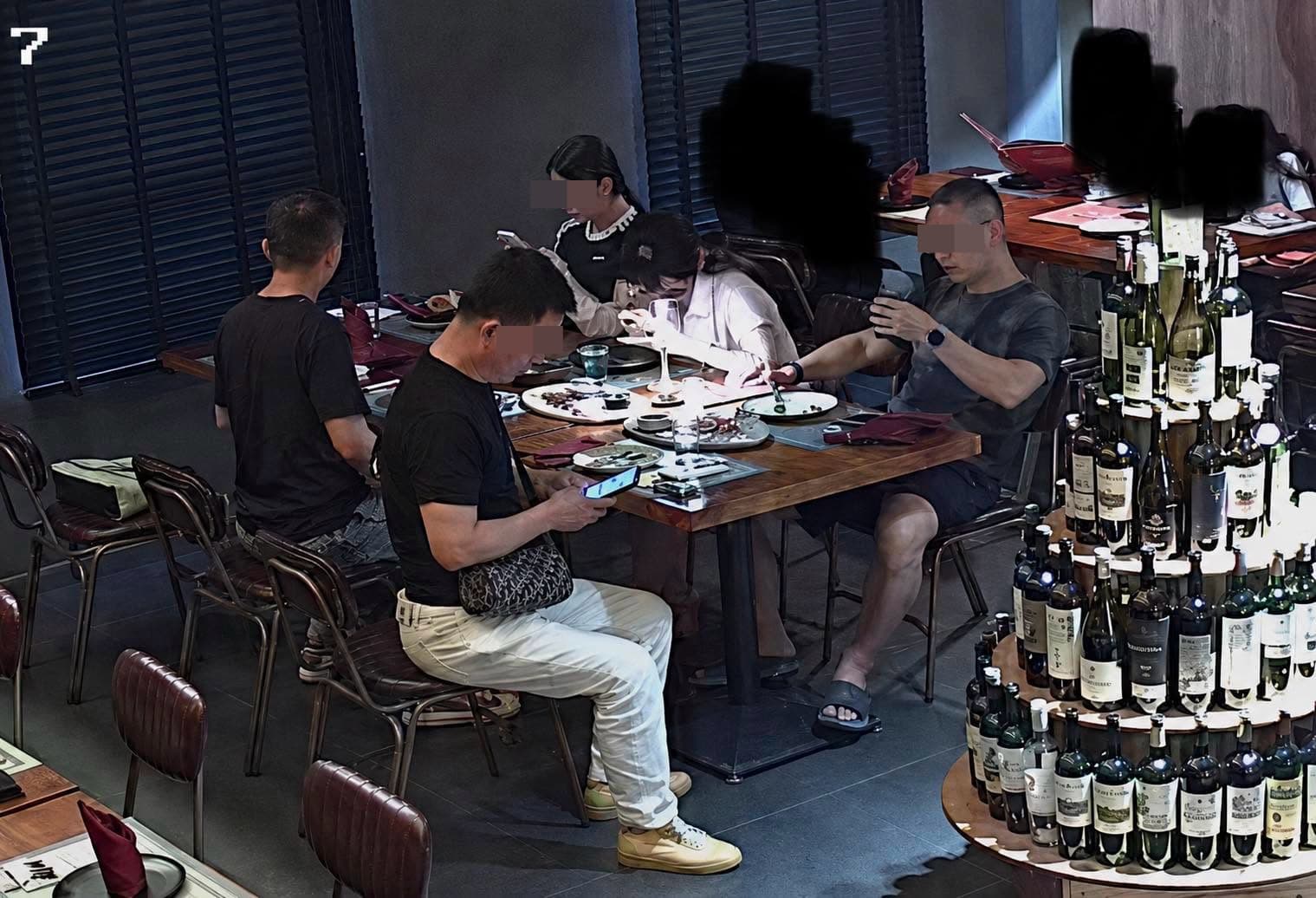 Image from: JB Eatery Seeking Patrons Who Left without Settling RM1,095.95 Bill, M'sians Believe They've Fled Back to China