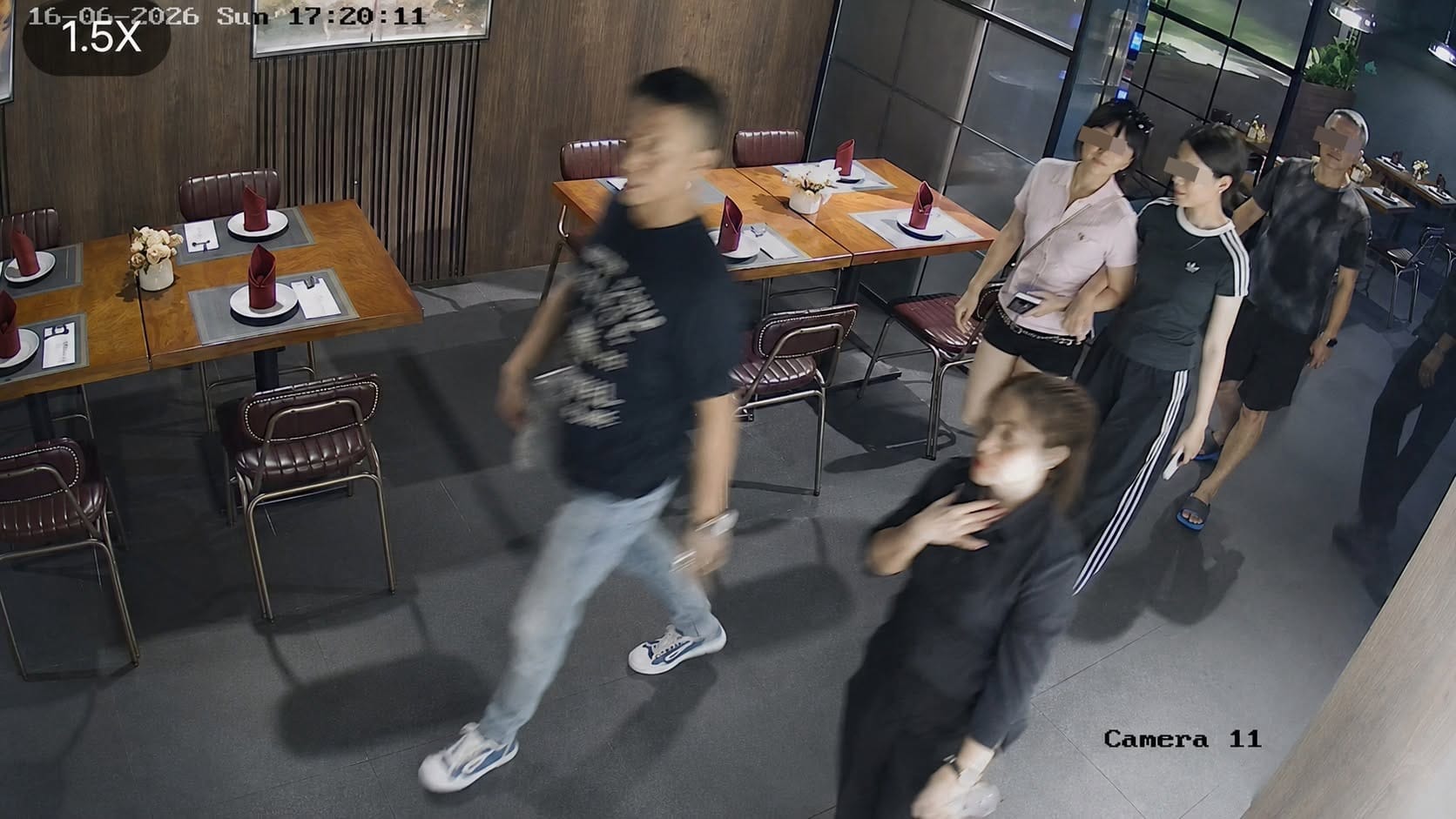 Image from: JB Eatery Seeking Patrons Who Left without Settling RM1,095.95 Bill, M'sians Believe They've Fled Back to China