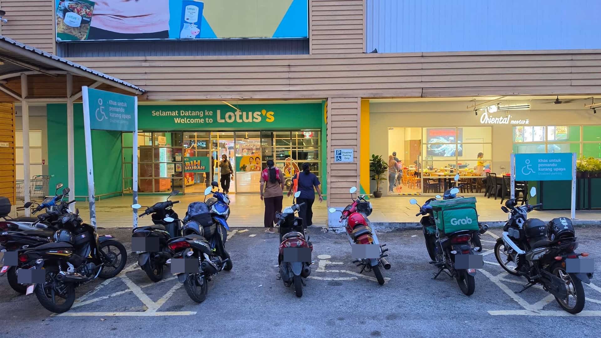 Image from: Outrage as Motorcyclists 'Invade' OKU Parking in Ampang, M'sians Pray Their ‘Dream’ of Becoming Disabled Comes True