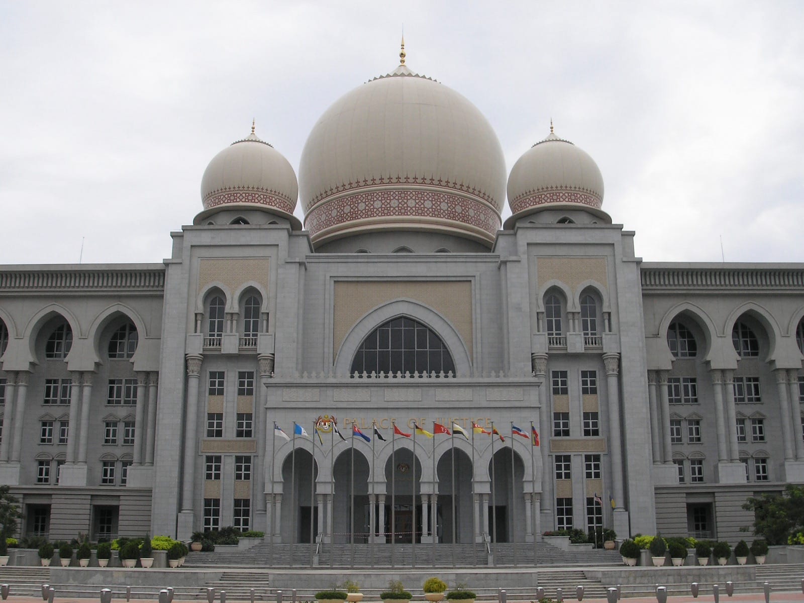 Image from: Landmark Ruling: Courts in Malaysia Have No Power to Compel Someone to Apologise for a Defamatory Statement