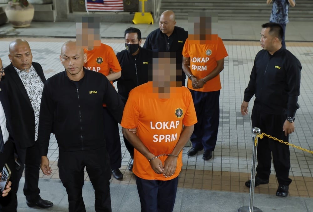 Image from: Why Do Some Suspects Wear Orange While Others Purple? Decoding the 8 Lockup & Prison Uniform Colours in Malaysia