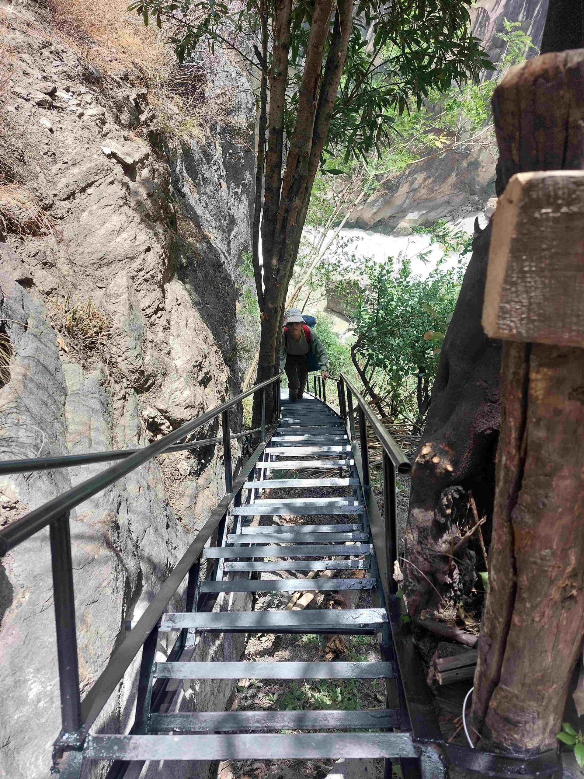 Image from: Hiking the Leaping Tiger.