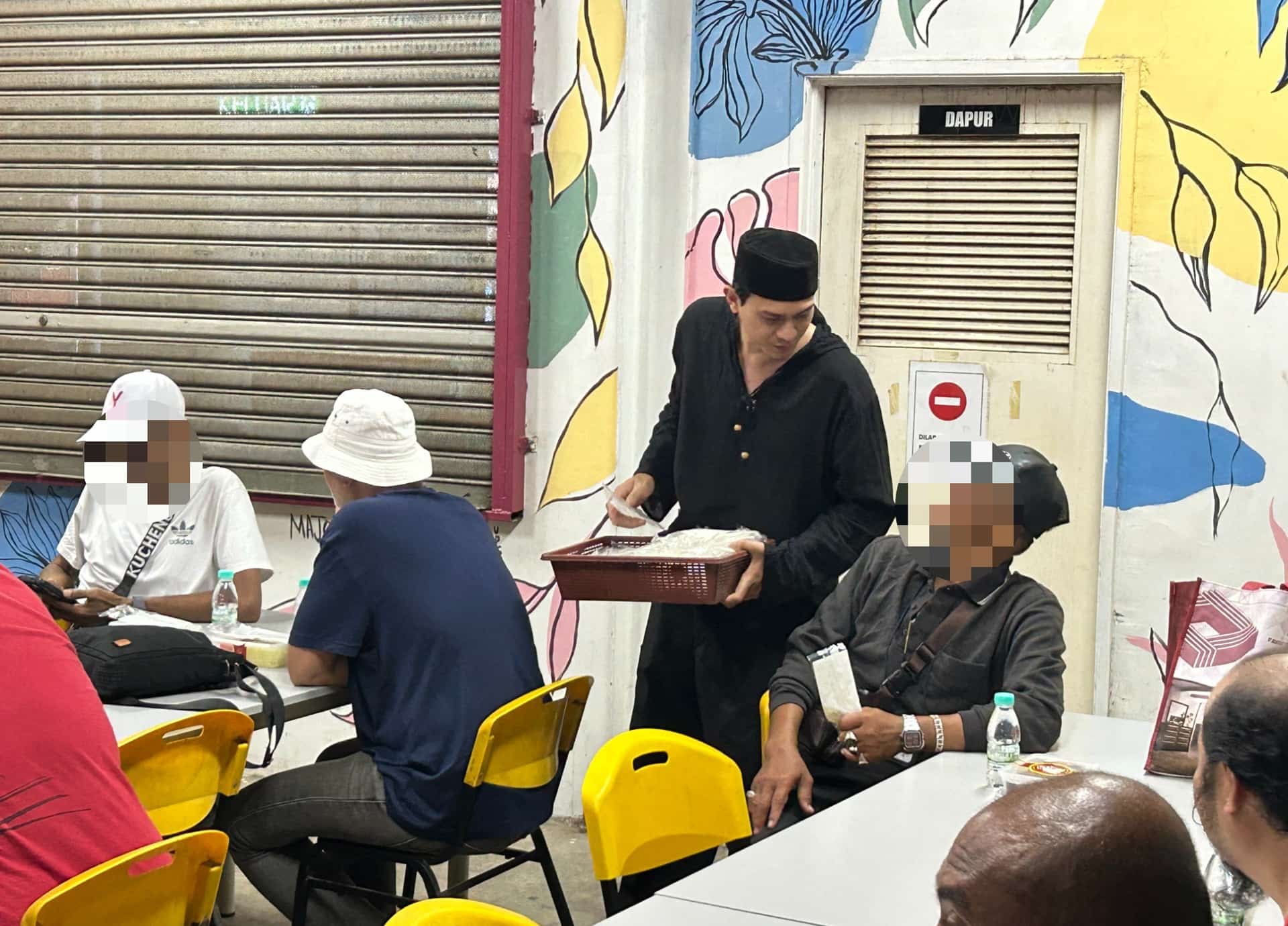Image from: Two Hours, 100 Meals, and a Whole Lot of Heart Before Aidilfitri