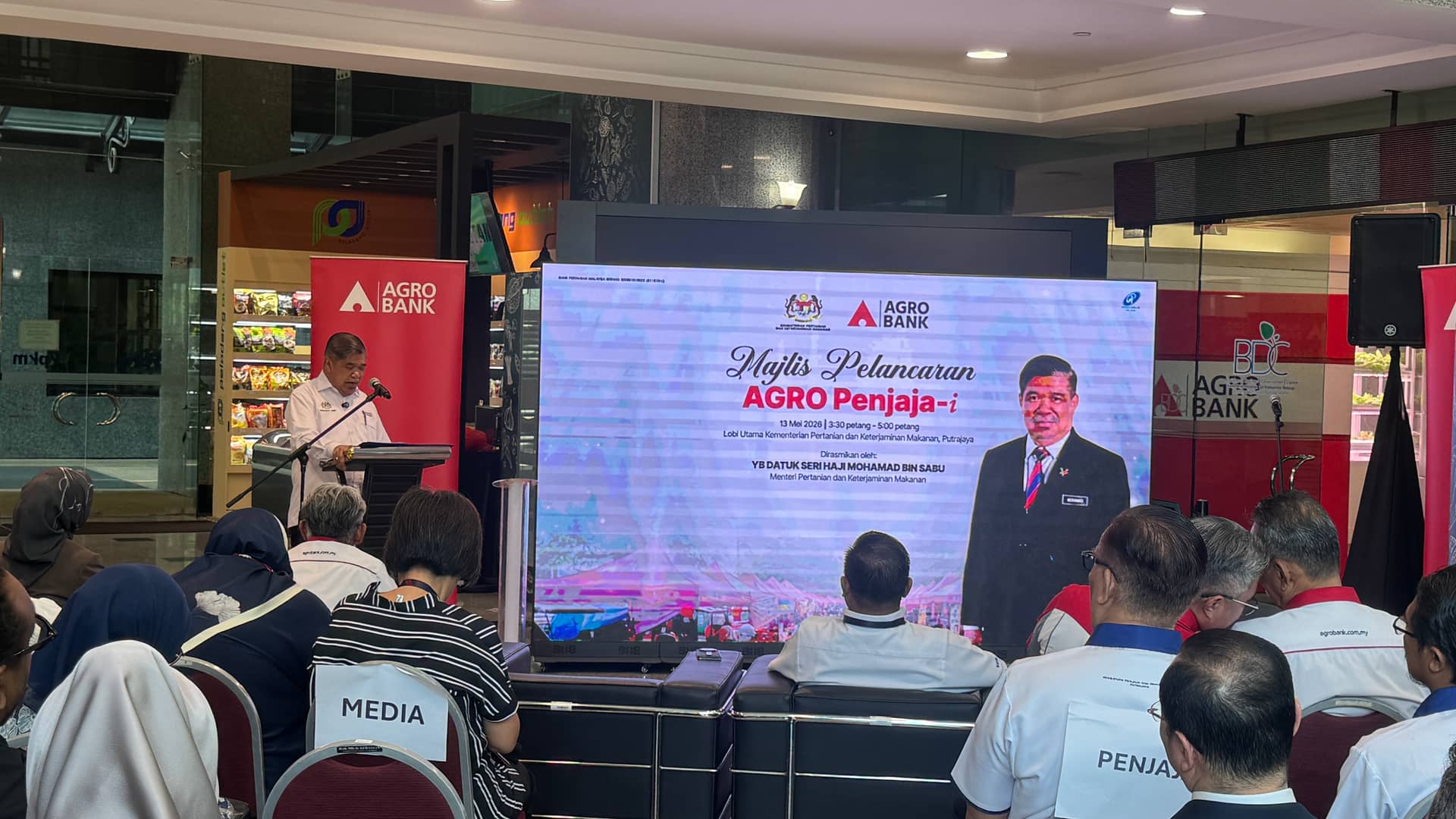 Image from: Agrobank Lancar Agro Penjaja-i Sebagai Pemangkin Transformasi Penjaja Dan Usahawan Mikro