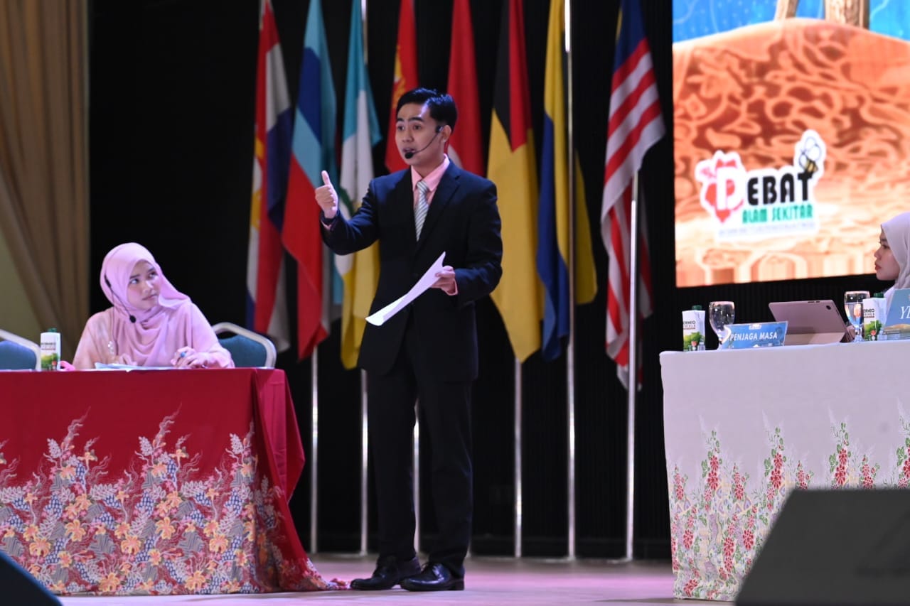 Image from: Debat Alam Sekitar Antara Institusi Pendidikan Tinggi (DAS) Ke-32 Perkukuh Aspirasi KLAAS Dalam Melahirkan Pemimpin Muda