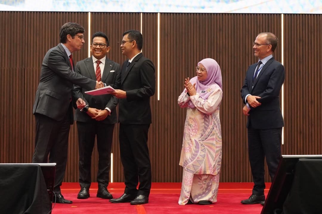 Image from: Malaysia Hanya 7.1% Di Bawah Ambang Pendapatan Tinggi, Kerajaan Pacu Produktiviti Dan Pekerjaan Berkualiti