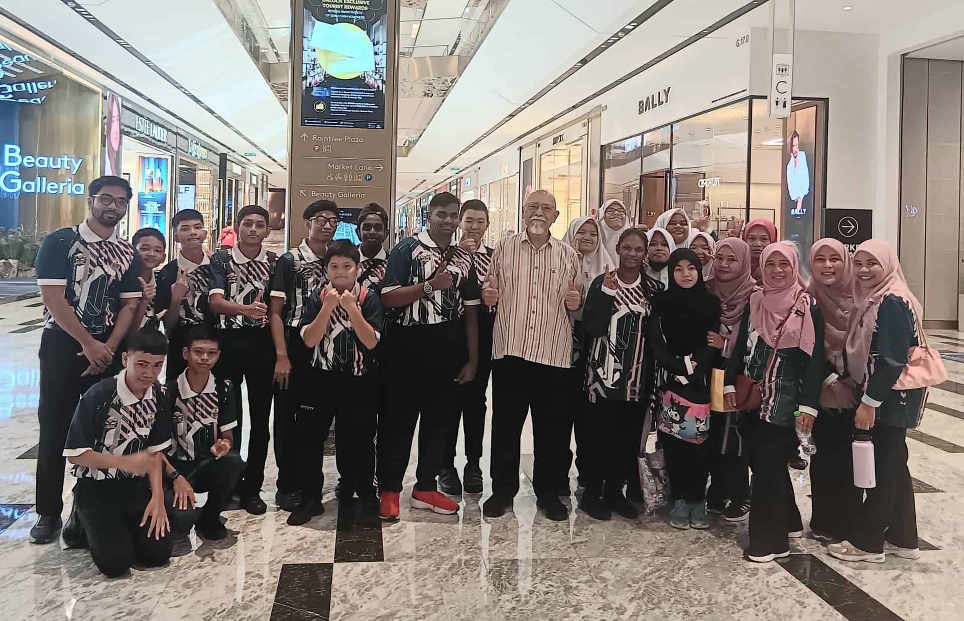 Image from: #RAYA2026 | Enjoy Eid al-Fitr festivals by having fireworks displays with family and grandchildren at safe, public venues