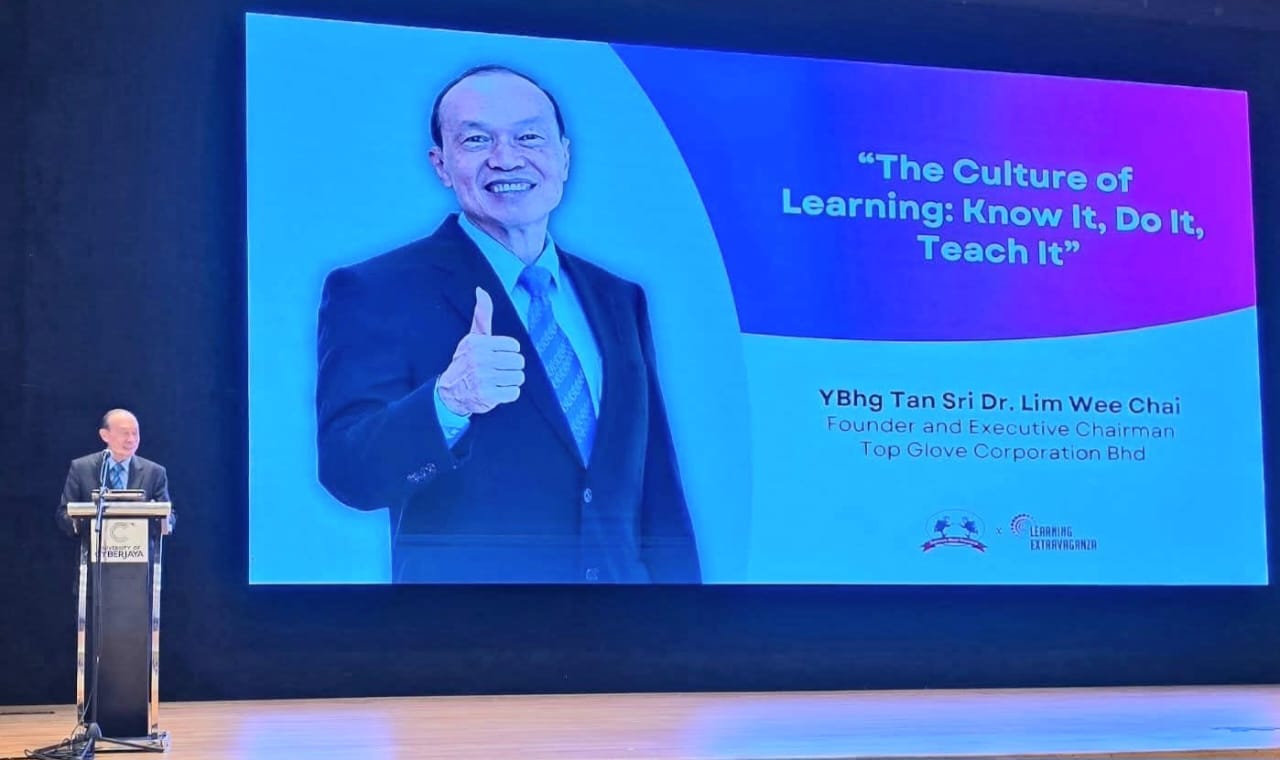 Image from: #EiTahuTak | Tan Sri Dr. Lim Wee Chai said "To gain knowledge in business, the most important thing is to ask questions"