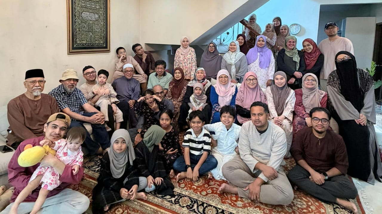 Image from: Wrapping up Eid al-Ftr 2026 involves finalizing family gatherings, prayers and enjoying delicious meals with loved ones 
