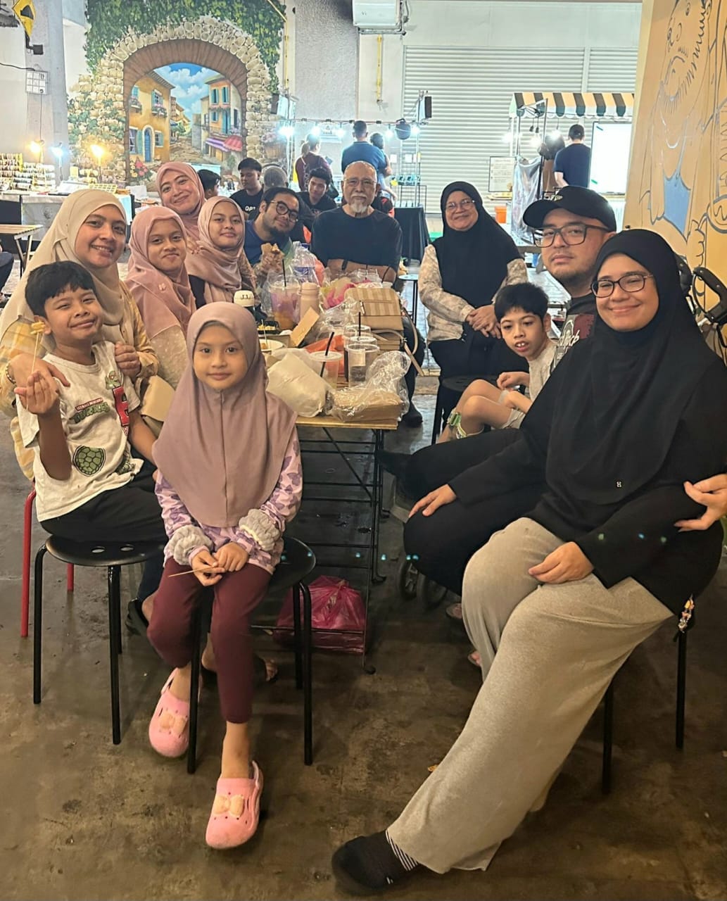 Image from: A weekly community street market @Lorong Belakang (Back Lane) Shaftsbury powered by the youth of Cyberjaya  