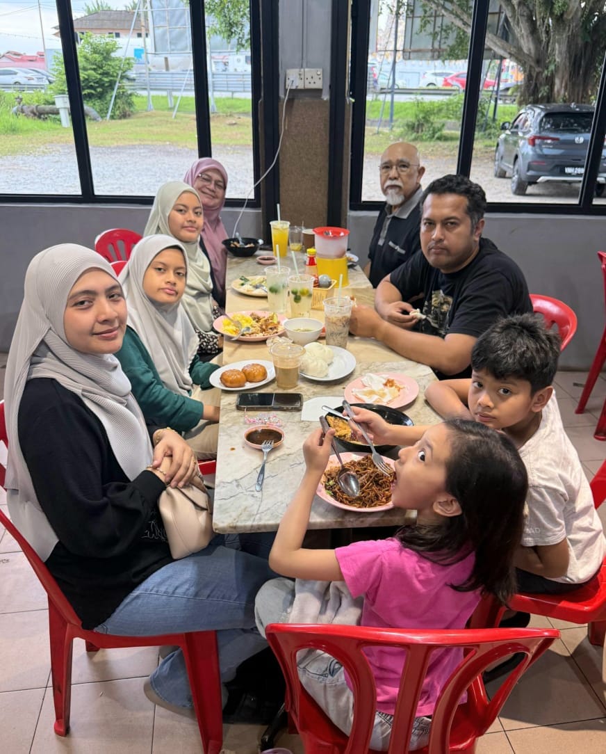 Image from: #EiTahuTak | Yik Mun in Tanjung Malim is historically significant as Malaysia's oldest & most iconic Hainan coffee house