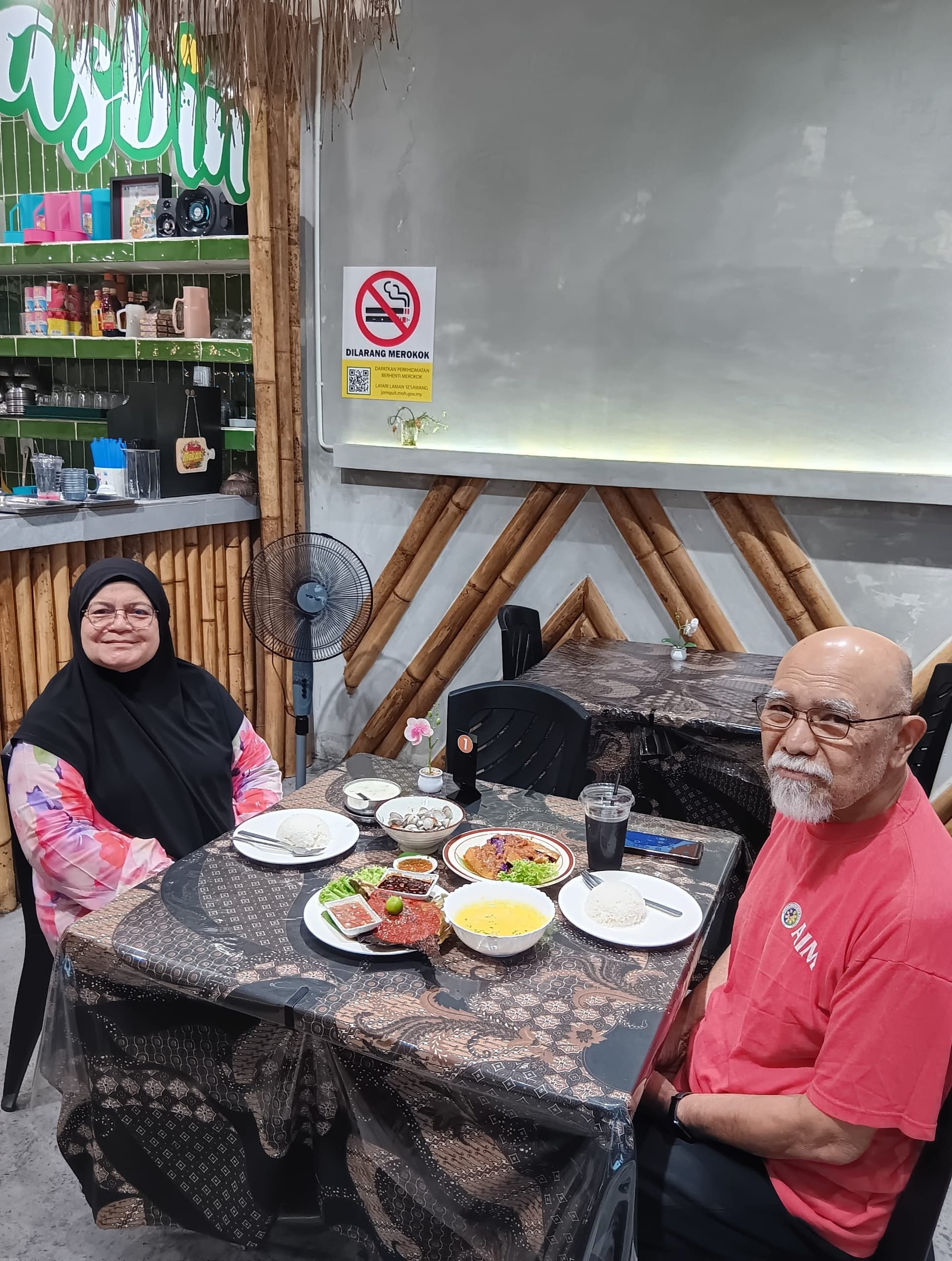 Image from: Kasbin Putrajaya menyajikan masakan kampung tulen tepi tasik menjadikannya tumpuan pelancong & jemaah Masjid