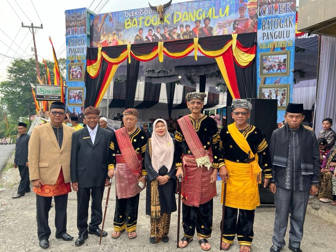 Image from: Masyarakat Melayu tradisional amat terikat dengan adat turun temurun yang dipatuhi oleh semua sebagai peraturan & hukum 