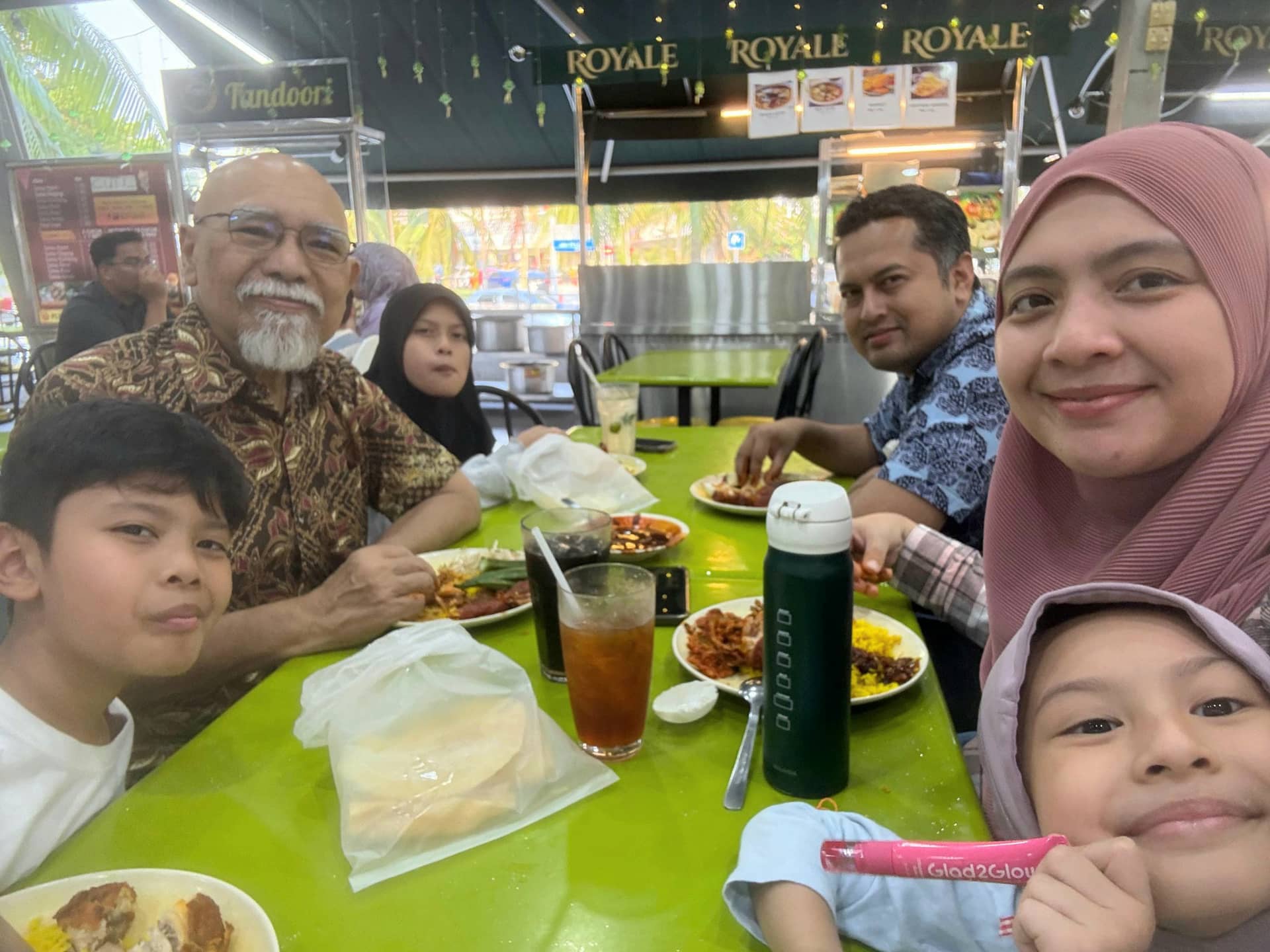 Image from: Despite its name, Nasi Lemak Royale Kedah Restaurant Putrajaya, offers unique ghee-flavored yellow rice for Nasi Kandar