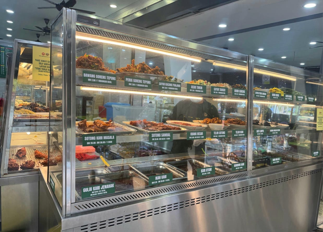 Image from: Despite its name, Nasi Lemak Royale Kedah Restaurant Putrajaya, offers unique ghee-flavored yellow rice for Nasi Kandar