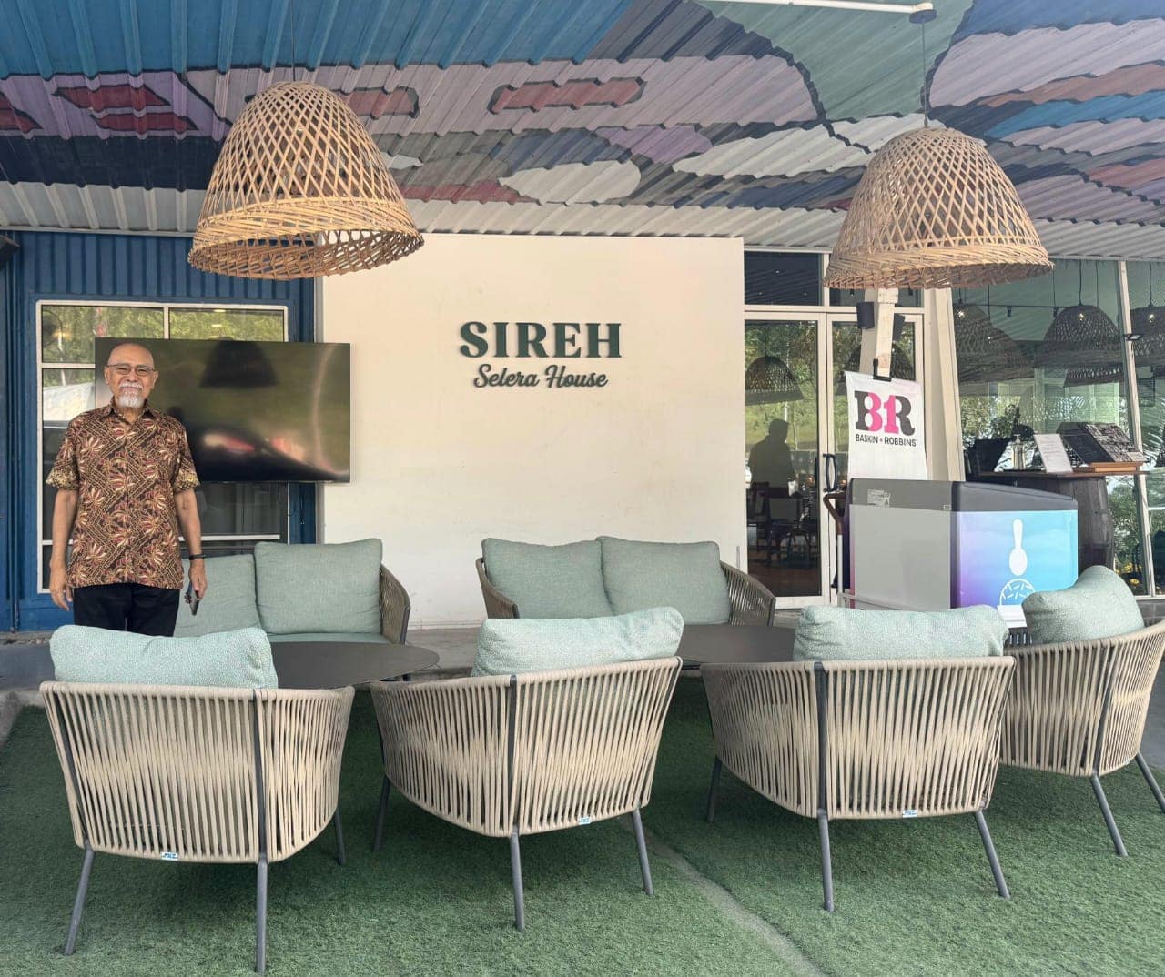 Image from: Sirih scientifically known as piper betel used in Southeast Asia for traditional herbal medicine, cultural ceremonies