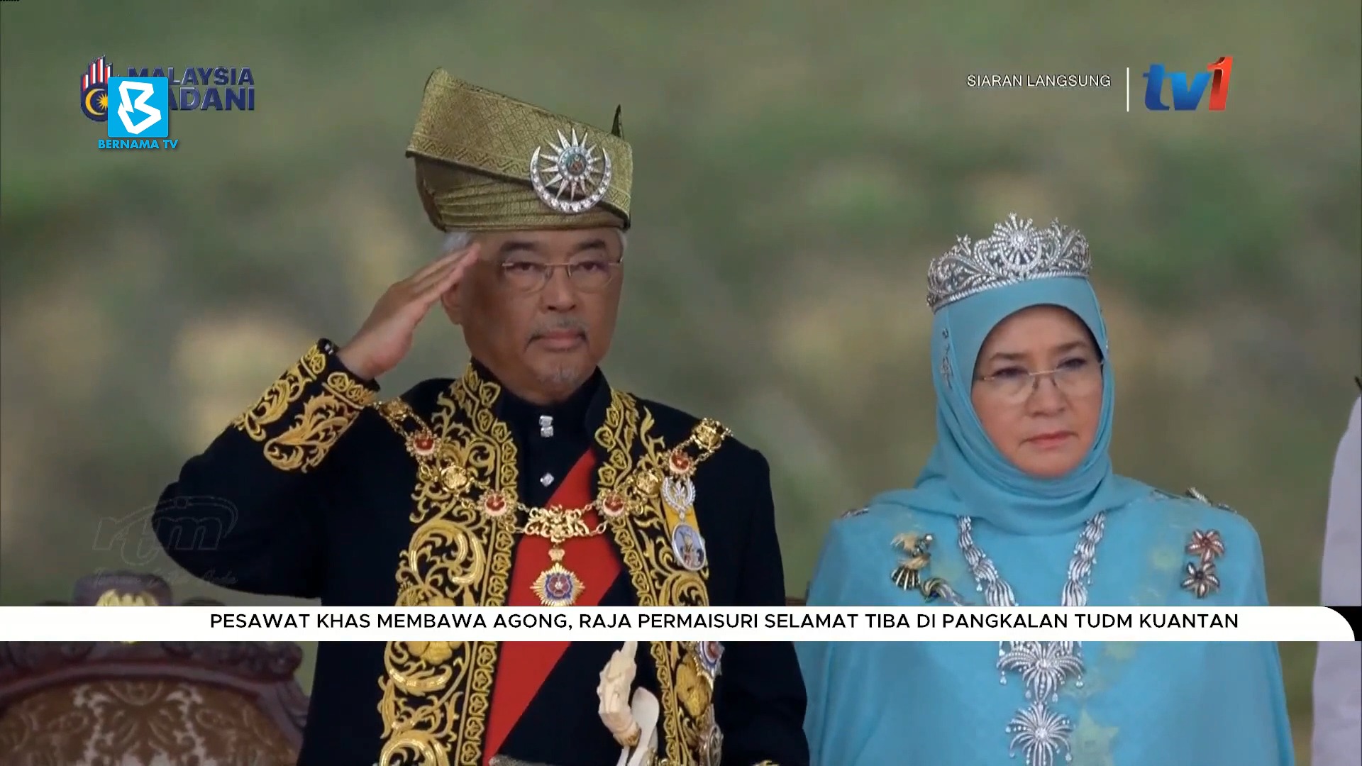 Pesawat khas membawa Agong, Raja Permaisuri selamat tiba di Pangkalan ...