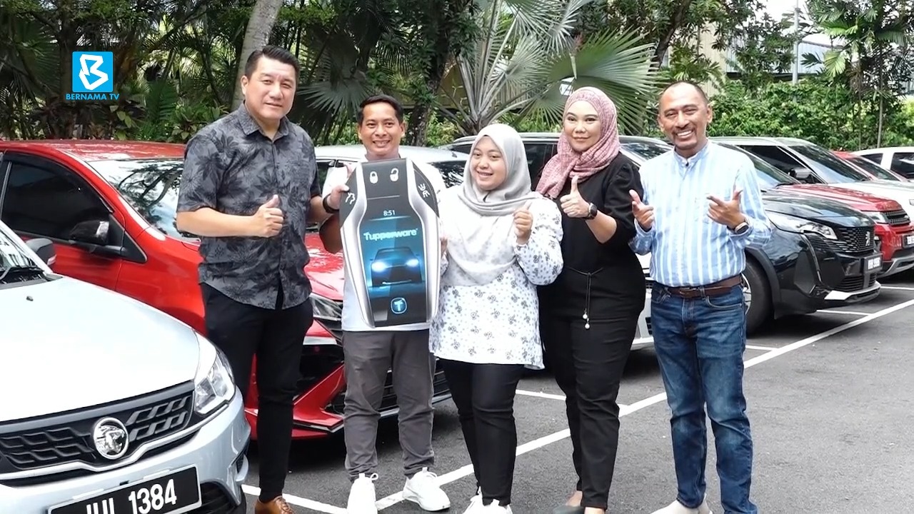 Tupperware Malaysia honours achievers with new vehicles in car program